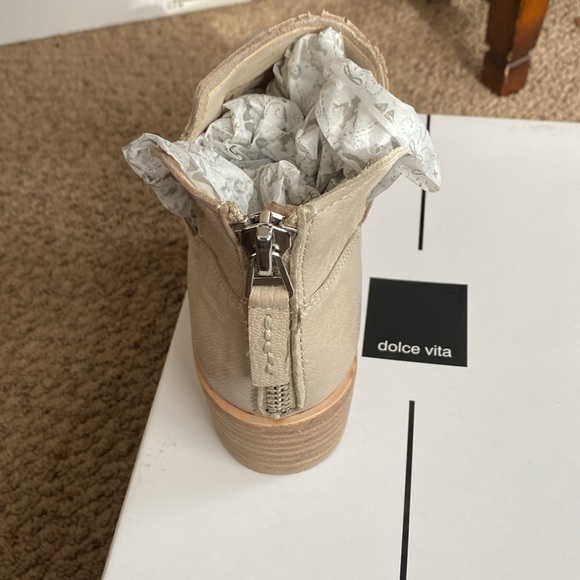 Any season! Dolce Vita Ankle Boots - Picture 3 of 4